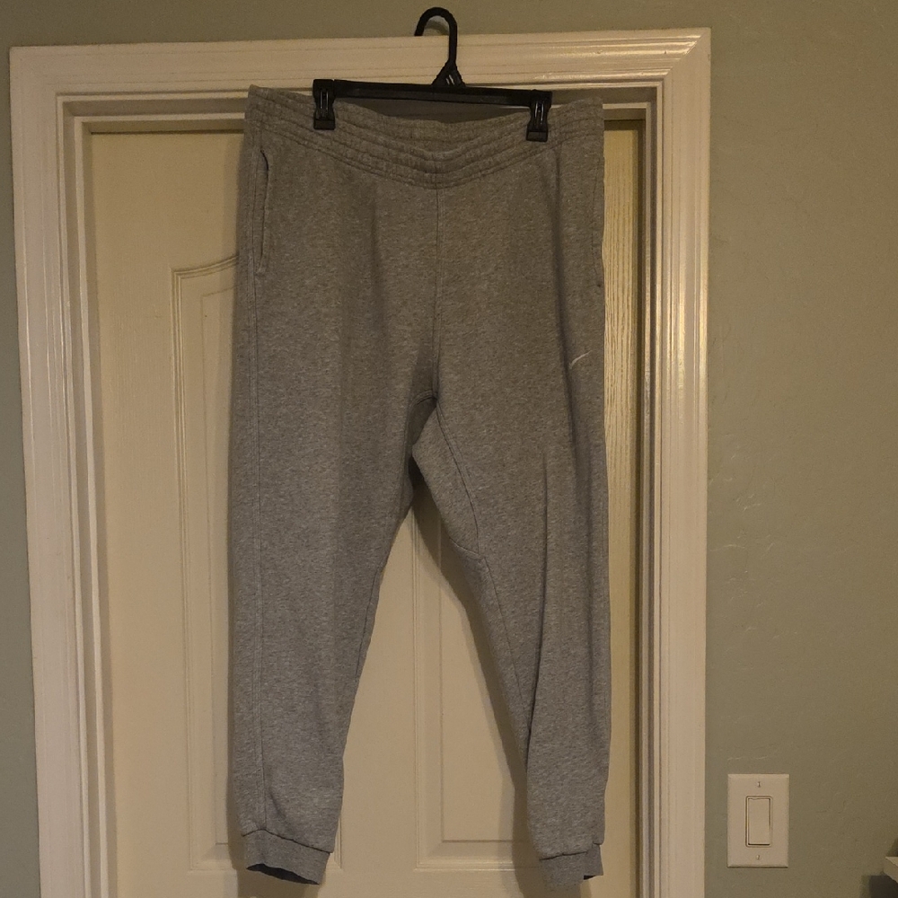 Nike Men's Heather Gray Joggers